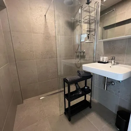 Christina's 2bed-first Floor 4 Min From Οστένδη