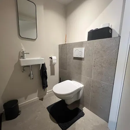 Christina's 2bed-first Floor 4 Min From Ostend