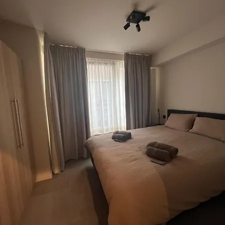 Christina's 2bed-first Floor 4 Min From Διαμέρισμα