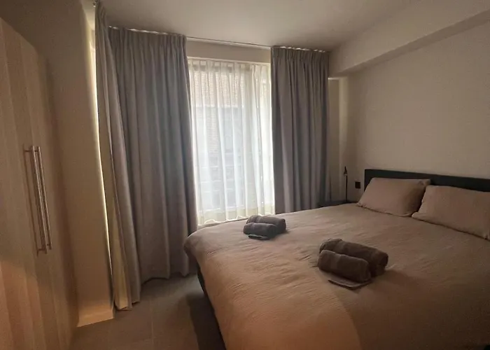 Christina's 2bed-first Floor 4 Min From Διαμέρισμα